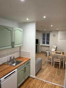 Kuchyň nebo kuchyňský kout v ubytování T3 en duplex logement entier + 4 fotografie
