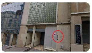 a red circle is on the side of a building at Chaleureux, lumineux et confortable F2 rénové en plein coeur de Nancy in Nancy