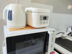 Kuchyň nebo kuchyňský kout v ubytování 43新宿最中心 新宿御苑前站5分-Shinjuku center 5 mins to Station, Max 3 直达新宿 涉谷 表参道 池袋 上野 代代木 银座 原宿