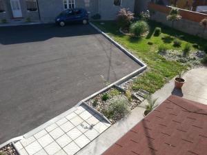 Vonkajšia záhrada v ubytovaní Guesthouse Kod mosta
