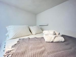 a bedroom with a bed with towels on it at Acogedor Estudio Cervantes in Madrid