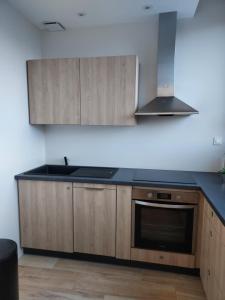 Kuchyň nebo kuchyňský kout v ubytování Appartement Mimizan Plage accès direct plage surveillée + 5 fotografií