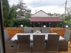 Balcó o terrassa a Holz Haus nähe Wien