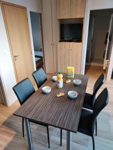TV a/nebo společenská místnost v ubytování Appartement Mimizan Plage accès direct plage surveillée