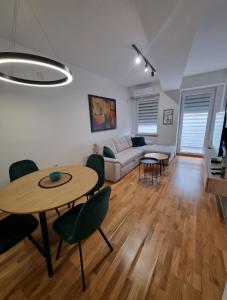 Prostor za ručavanje u apartmanu