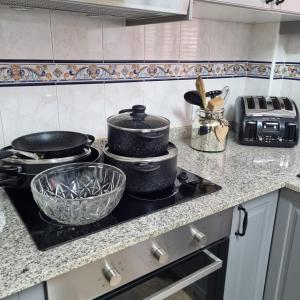Kuchnia lub aneks kuchenny w obiekcie SunRise Den, a pie de playa, vista al mar y piscina