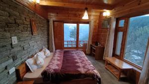 Jibhi şehrindeki Ishan Log Huts- A Boutique Homestay-since 1999 tesisine ait fotoğraf galerisinden bir görsel