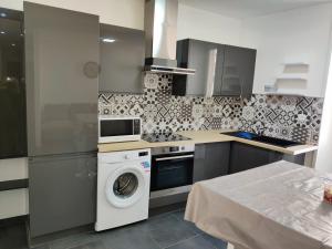 a kitchen with a washing machine and a washer at Appartement en centre ville in Thonon-les-Bains