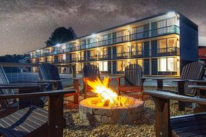 a hotel with a fire pit in front of a building at The Mallard Hotel & Suites in Copperhill