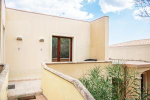 a view of a house with a balcony at Ginestre38 in Pula