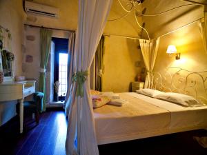 A bed or beds in a room at Dotira