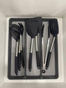 Fotografie z fotogalerie ubytování luxury & Spacious 2 bedrooms basement serviced apartment v destinaci Brampton