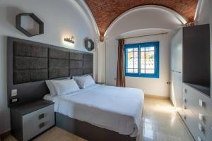 Ένα ή περισσότερα κρεβάτια σε δωμάτιο στο Spacious villa with private pool