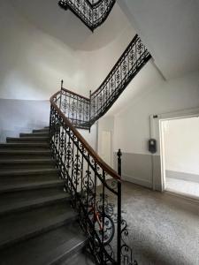 Fotografia z galérie ubytovania Modern Penthouse in a Century Old Building- 2 BR- AC v Budapešti