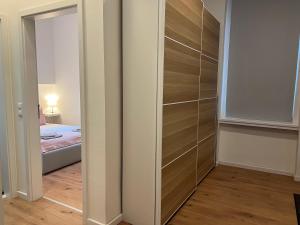 Posteľ alebo postele v izbe v ubytovaní Modern Penthouse in a Century Old Building- 2 BR- AC