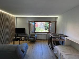 a living room with a couch and a table at Apartamentos Baladrias Formigal Centro - Recién Reformado in Formigal