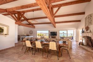 O zonă de relaxare la Magnifique Villa à 100 m plage climatisation Vue mer exceptionnelle