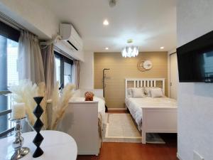a bedroom with a bed and a tv in it at S13-Shibuya center 7 mins to Station, Max 4P涉谷最中心 涉谷站7分 in Tokyo