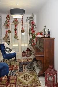 a living room with a piano and christmas decorations at Villa Trevisi - ROOMS in Treviso