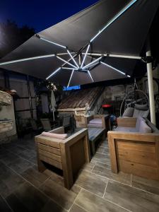 Fotografie z fotogalerie ubytování RÉNOVÉ, vue SUR Palais des Papes, terrasse et WIFI TROISIEME ETAGE v Avignonu