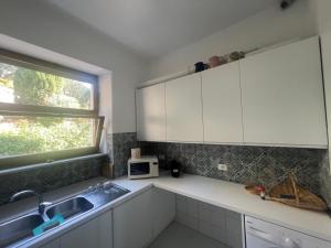 A kitchen or kitchenette at Casa del sole