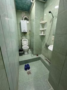 Kylpyhuone majoituspaikassa HOSTEL124