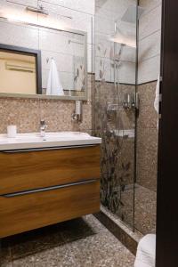 a bathroom with a sink and a shower at Apartament Premium Borealis in Timişoara