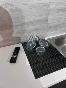 Кухня или мини-кухня в Jacuzzi Suites 2
