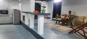 Area tempat duduk di Le lataniers