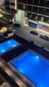 Výhled na bazén z ubytování Azizi Riviera Studio Apartmant 2023 nebo okolí