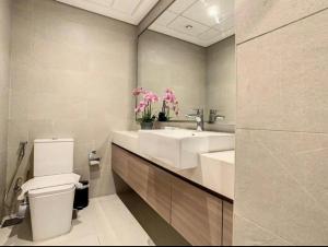 Koupelna v ubytování Azizi Riviera Studio Apartmant 2023