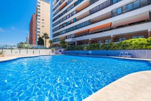 ein Schwimmbad vor einem Gebäude in der Unterkunft Trinisol Apartment Sea Views 6E Levante Beach in Benidorm