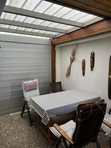 Billede fra billedgalleriet på Bungalow Nordschwarzwald im Ferienpark Schellbronn mit tollem Garten für Natur- und Tierliebhaber i Neuhausen