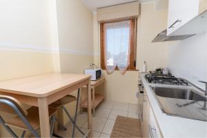 Kuchyň nebo kuchyňský kout v ubytování Apartment Forum IV