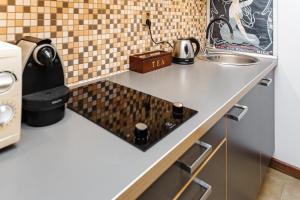 Кухня или мини-кухня в Cozy Apartment
 +23 фотографии