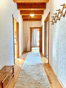an empty hallway with a bench in a house at Fewo RELAX – Entspannung ohne TV in Bernau bei Berlin