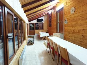 Μια τηλεόραση ή/και κέντρο ψυχαγωγίας στο Cabana Cristi Paul Ianosiga