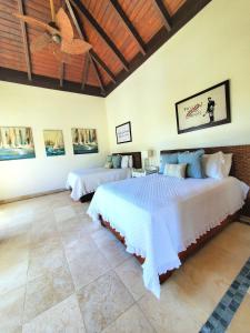 Postel nebo postele na pokoji v ubytování Espectacular Villa Tropical de 2 hab/ con Piscina Privada y BBQ