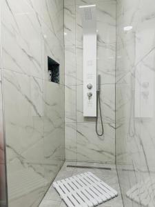 a bathroom with a shower with a glass door at Apartman Jovičić in Bjelovar