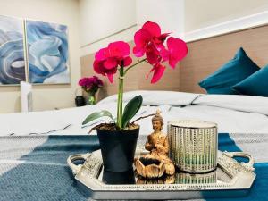 a tray with a statue and flowers on a bed at Falls 3BR Home for Rent in Niagara Falls