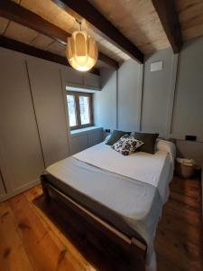 Llit o llits en una habitació de Turisme Rural Ca l'Axai casa 1