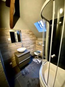 Kylpyhuone majoituspaikassa Stylische Privatzimmer an der Mosel