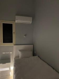 Un pat sau paturi într-o cameră la Paris east