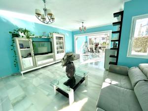 a living room with a couch and a tv at Casa Caracol in La Herradura