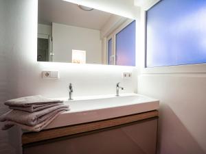 A bathroom at Whirlpool - zentral - Designloft mit XXL Terrasse