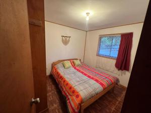 Postel nebo postele na pokoji v ubytování cabaña Wenu Mapu queule