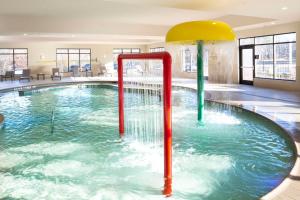 Bazén v ubytování Longview Hilton Garden Inn nebo v jeho okolí