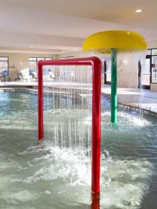 Bazén v ubytování Longview Hilton Garden Inn nebo v jeho okolí