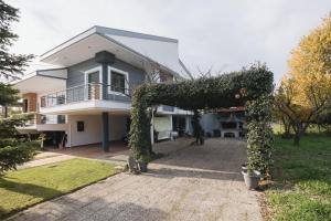 a white house with a lot of ivy on it at Billiard Home in Trikala in Tríkala