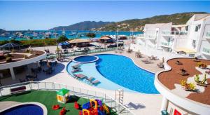 a view of a resort with a swimming pool at Apto à beira-mar em Arraial do Cabo in Arraial do Cabo